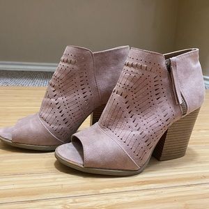 Quipid Womens Heeled Booties—7.5